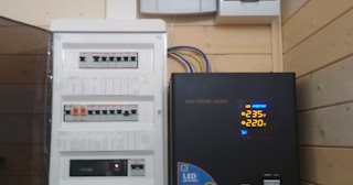 Установка и подключение стабилизаторов напряжения от 569 руб в Петергофе - ЭлектроПтф